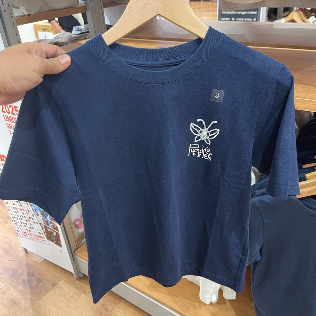 Tshirt Uniqlo Woman AI YAZAWA lengan pendek