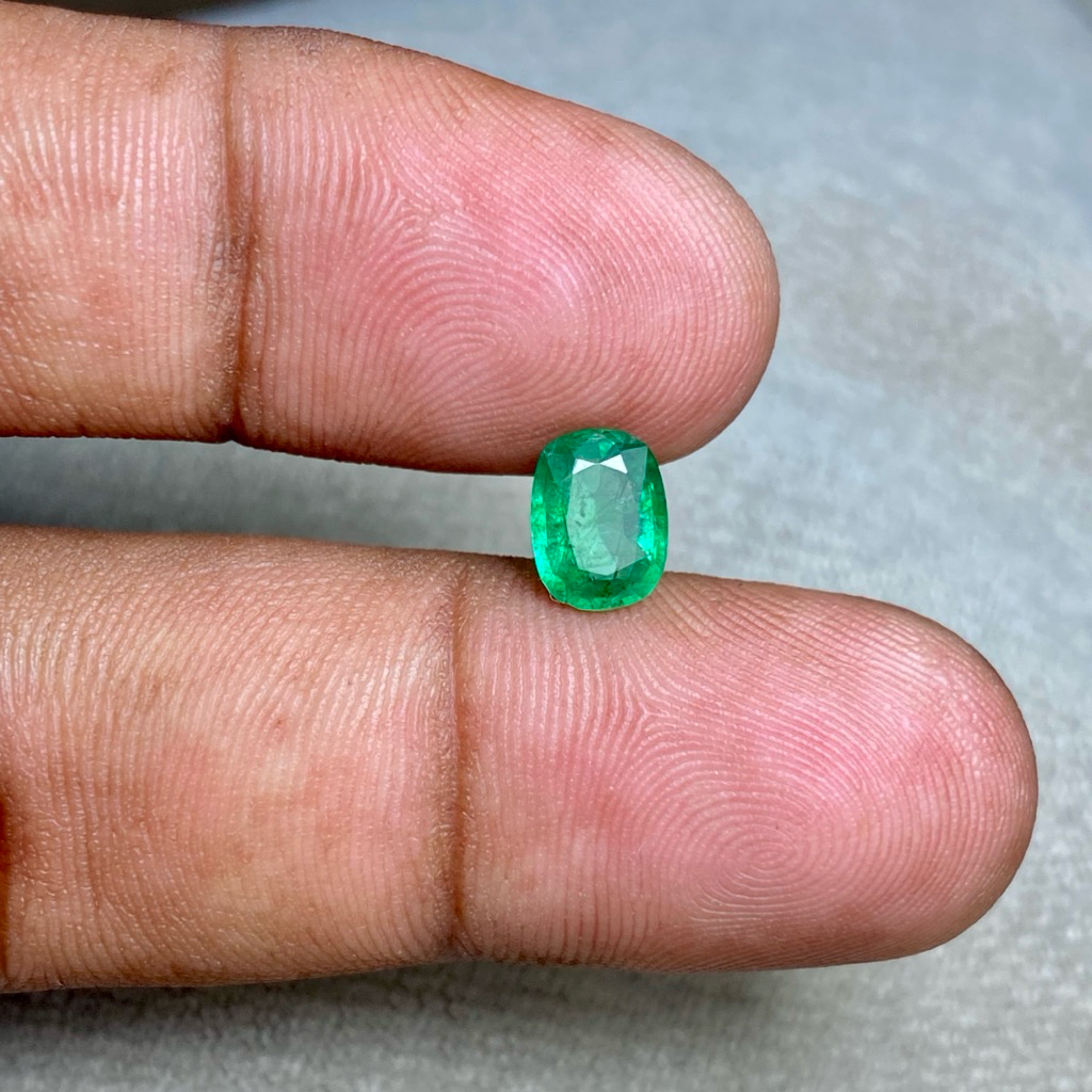 Natural Zambian Emerald Batu Zamrud Colombia cushion shape Emerald Dim 8x6x3.5