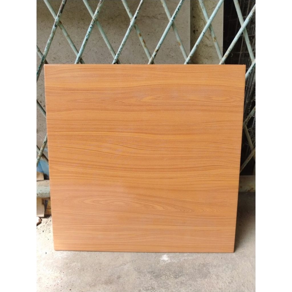 keramik lantai 40x40 (glossy)/ keramik lantai motif kayu/ keramik motif kayu/ keramik garasi/ kerami