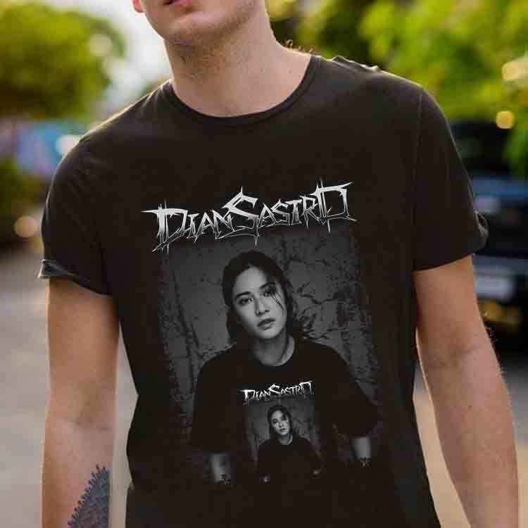 Kaos Deadsquad X Dian Sastro Tshirt Bahan Katun Casual Unisex T-SHIRT [BISA COD] | Lengan Pendek & L