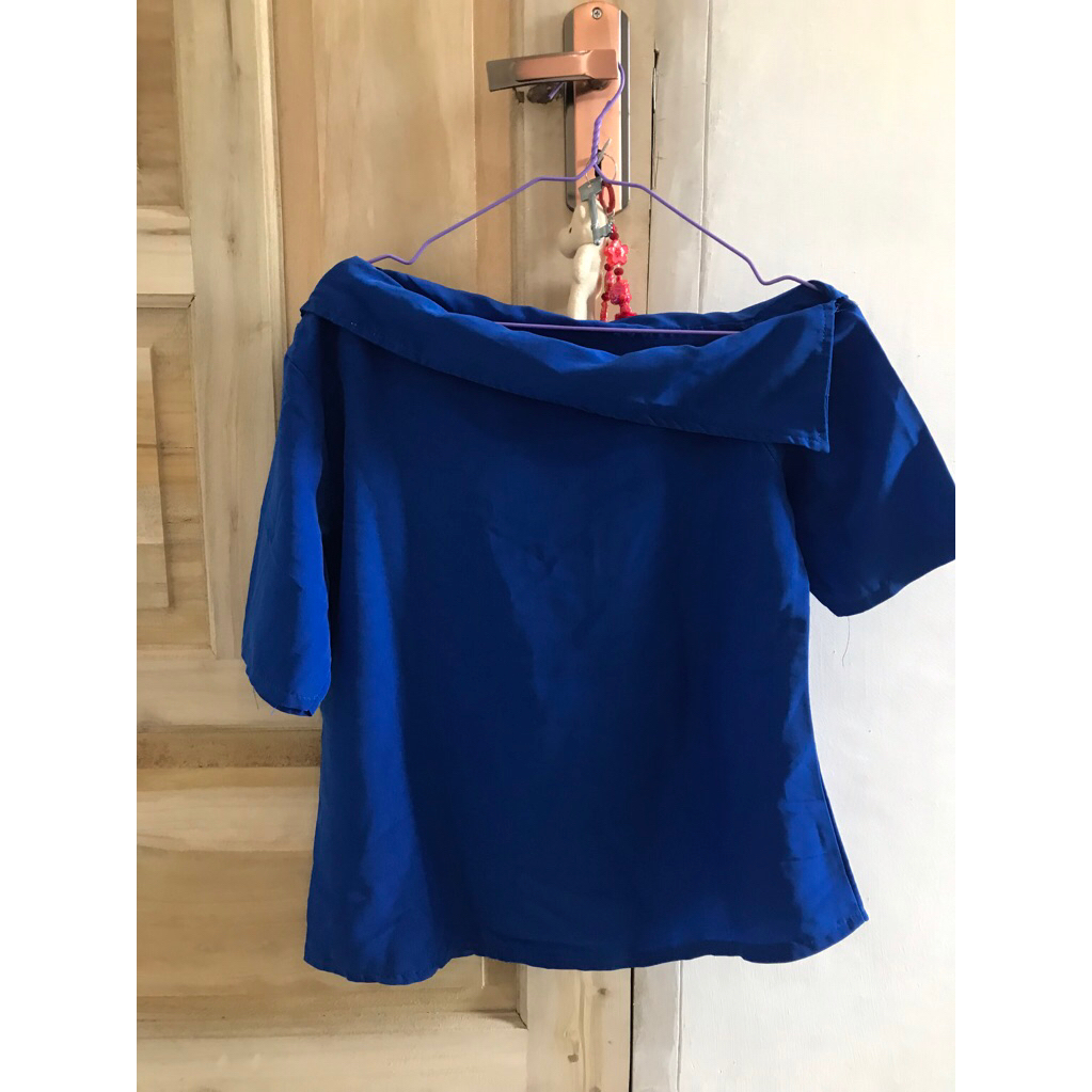 Kaos lahak biru elektrik