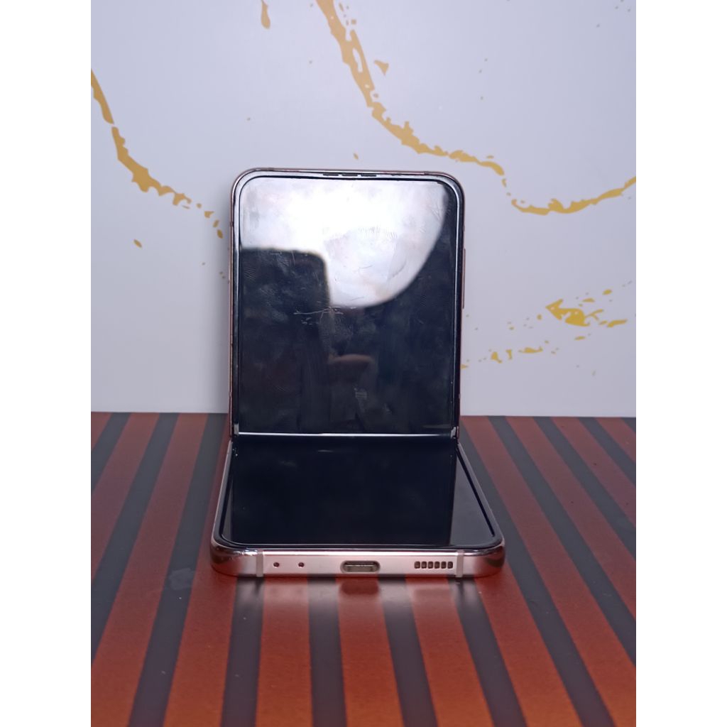 Samsung Galaxy Z flip 4 8/256 minus