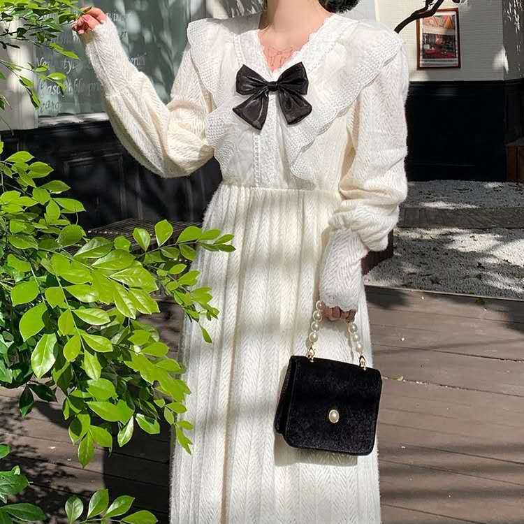 Koleksi Rompi & Dress Rajut Vintage Gaya Korea – Model Crochet, Bordir Bunga, dan Aksen Pita Elegan