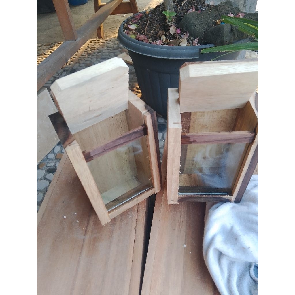 Wadah Pakan Dispenser Kayu Sonokeling tempat Pakan burung dispenser kayu