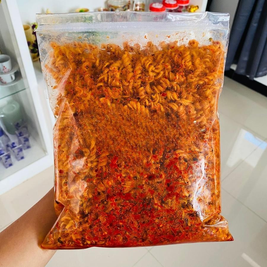 

makaroni spiral/makaroni kriwil/makaroni ulir pedas daun jeruk 1kg 500gram 250gram 100gram Snacks Food Kering Camilan - PEDAS DAUN JERUK, 250 GRAM