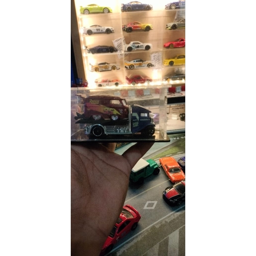 hotwheels towing + kool Kombi custom lightning McQueen (1 set)
