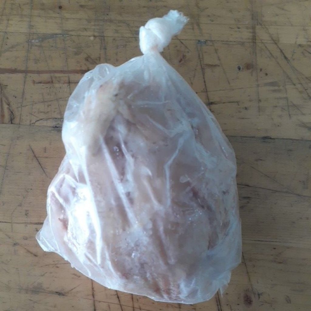 

SATU EKOR AYAM UTUH 1KG