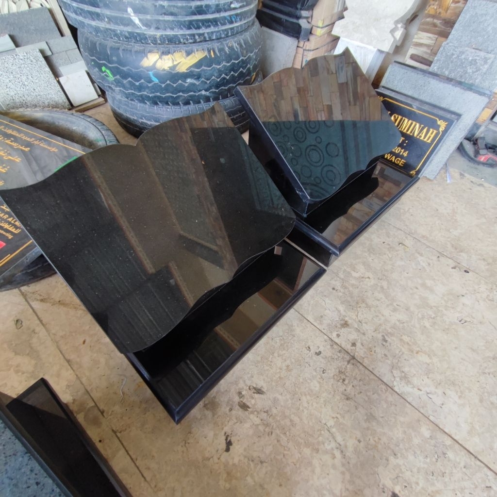 BATU NISAN MARMER HITAM BENTUK BUKU, MAESAN NISAN MARMER HITAM BENTUK BUKU