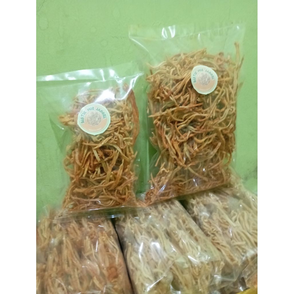 

pedas stik mie kemasan 500gram gurih renyah dan lezat bikin nagih goyang lidah