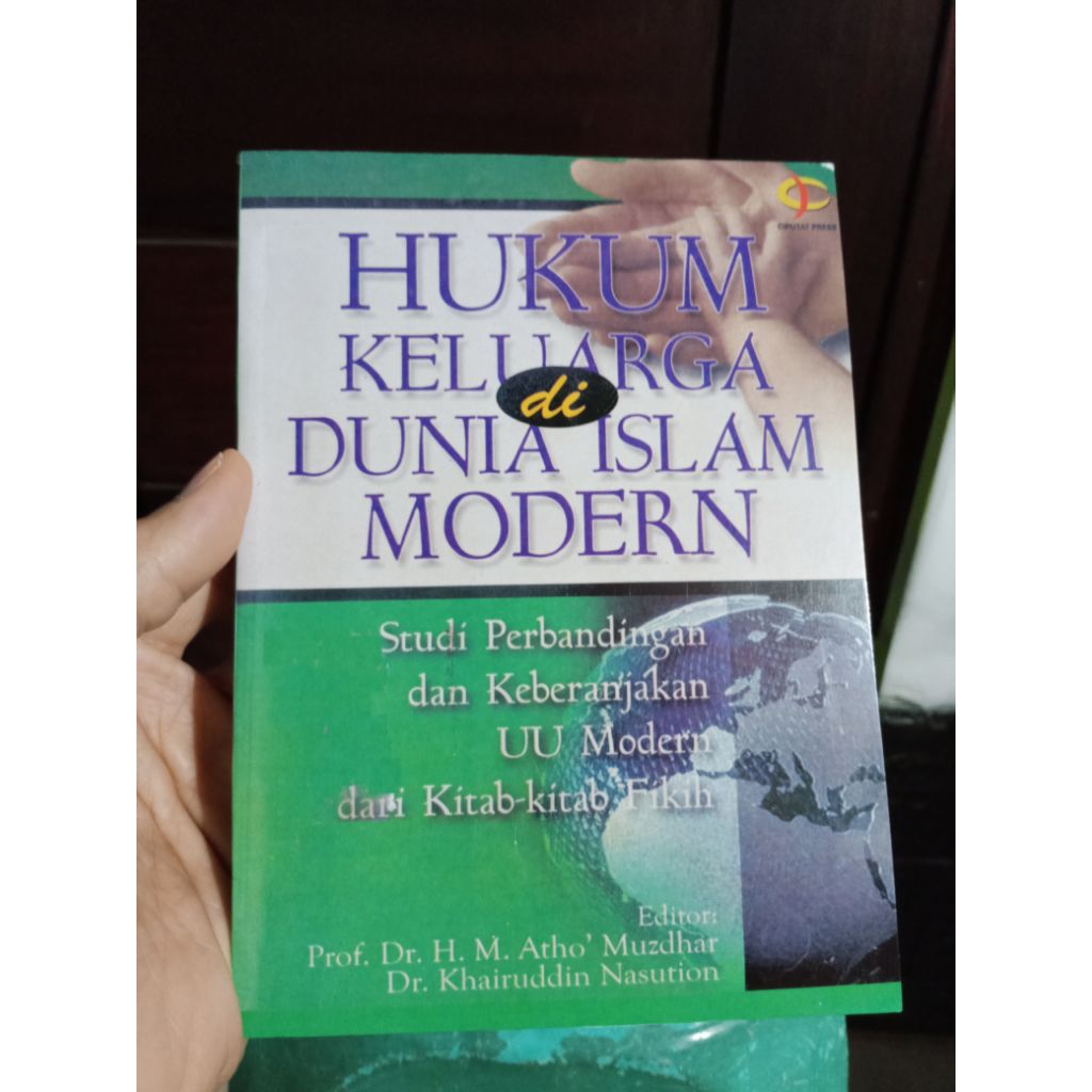 Buku Keluarga (tt. 2003, total 238 hlm)(hukum)(di dunia Islam Modern)