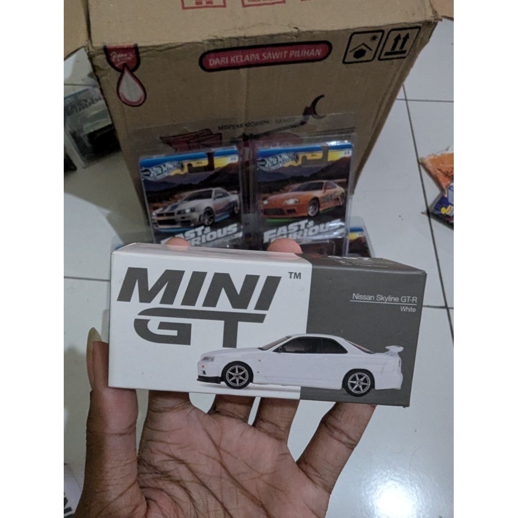 mini gt nissan skyline gtr