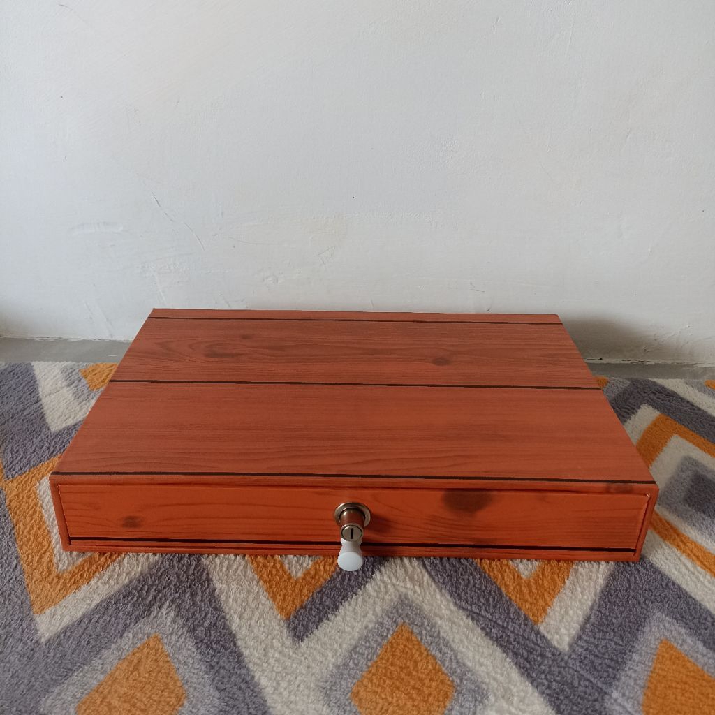 laci kasir motif kayu ada kunci 8 sekat