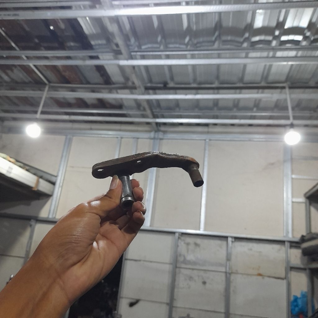 bracket breket dudukan pangkon kaliper depan bawah Yamaha RX King Cobra tahun 1983 atau Rx s congo t