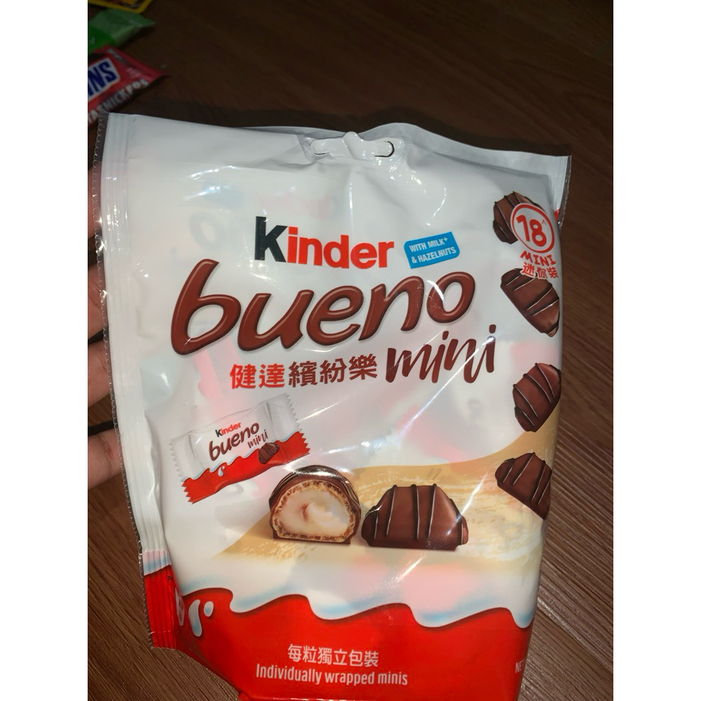 

kinder bueno mini isi 18