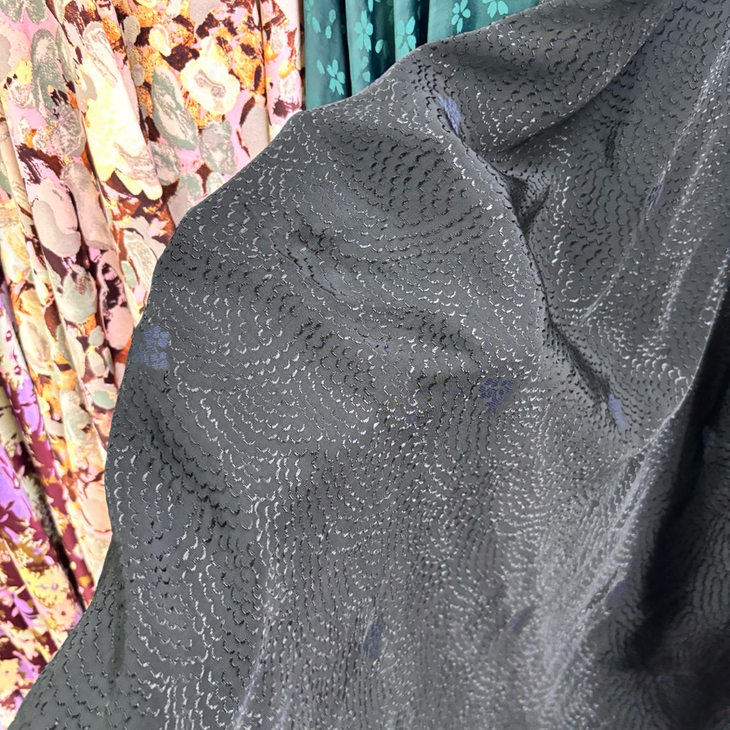 Kain Satin Jaguar Motif Abstrak Elegan – Kain Premium Kilap Mewah, Cocok Gamis & Dress Kondangan lq