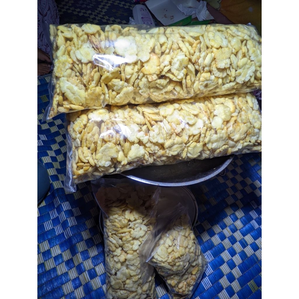 

keceprek biji melinjo beberapa varian rasa