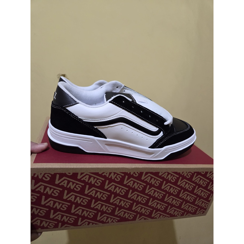 sepatu vans hylane resmi
