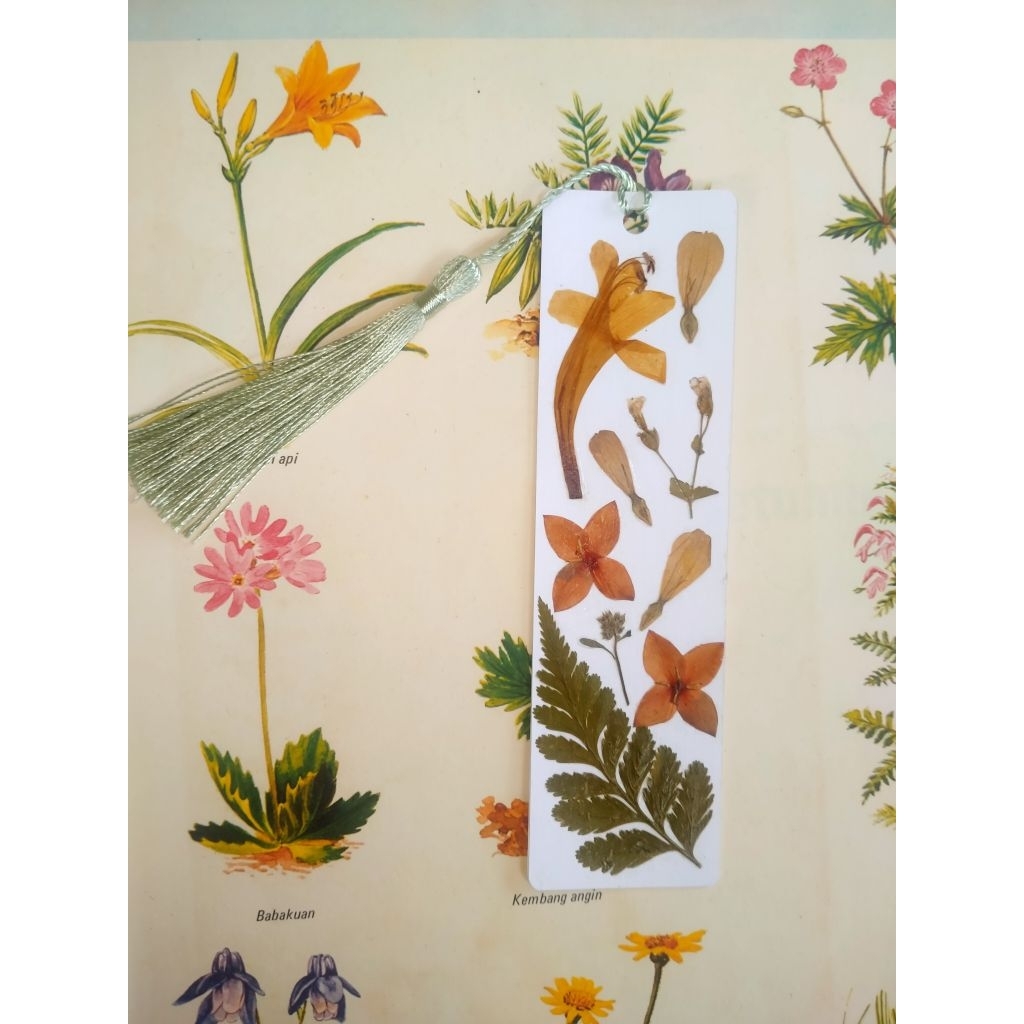 

Bookmark vintage flower press | Terompet kuning