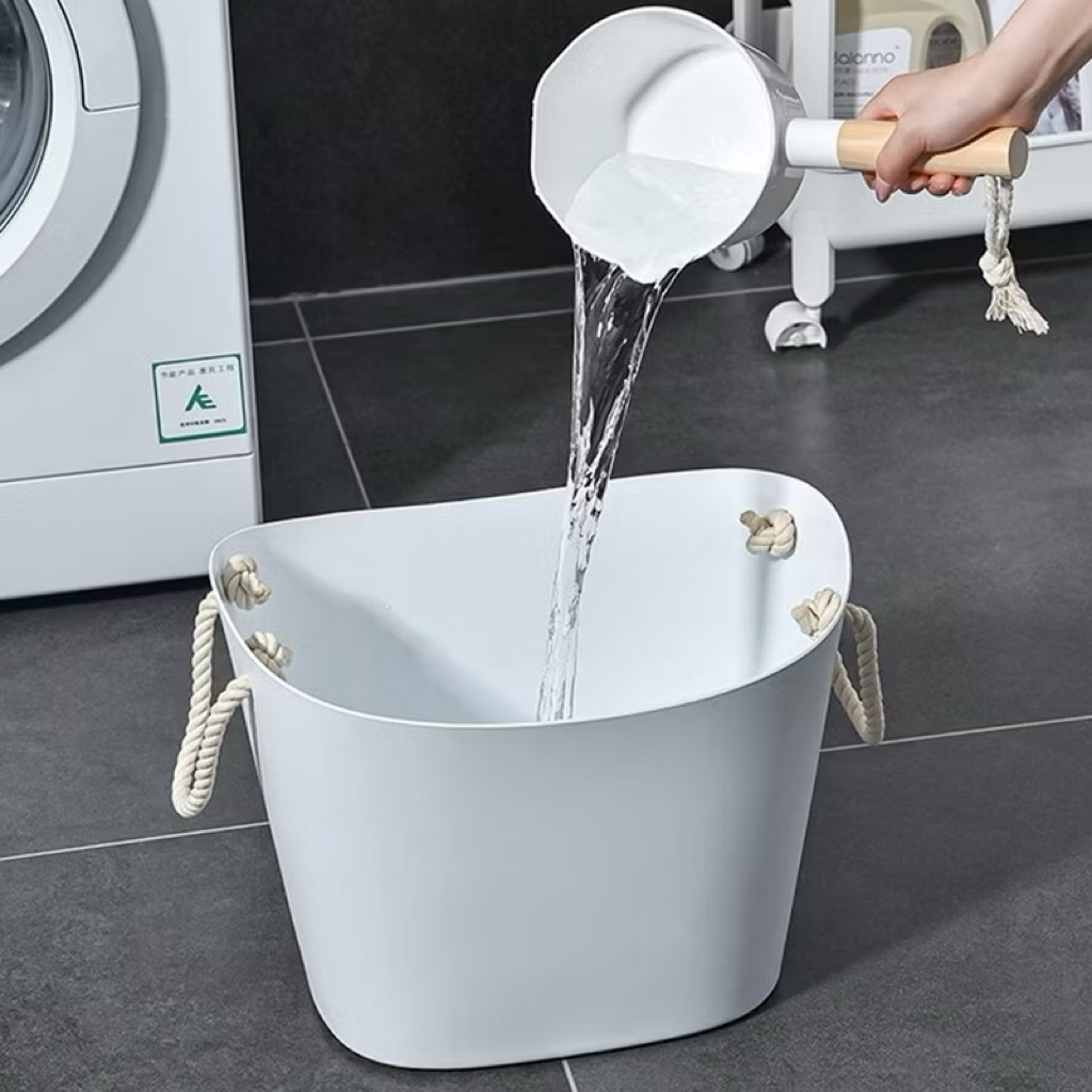 Gayung Ember Aesthetic/Gayung Putih Plastik/ Gayung Mandi Murah /Gayung Air Putih Gagang Kayu/ Gayun