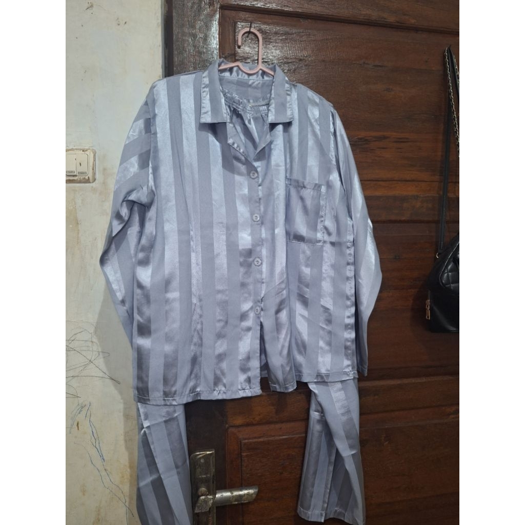 [Preloved beyya] XY Laurencia Piyama Satin Powysuit Baju Tidur Wanita Dewasa Lengan Panjang Celana P