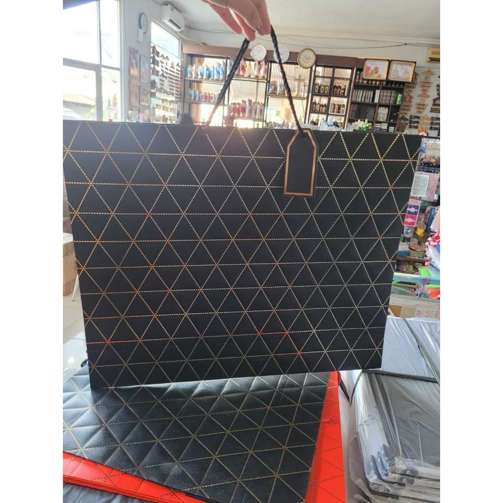 

TAS KERTAS SIZE JUMBO PAPERBAG JUMBO TAS KERTAS XXL TAS KERTAS MUAT BONEKA PAPERBAG BONEKA