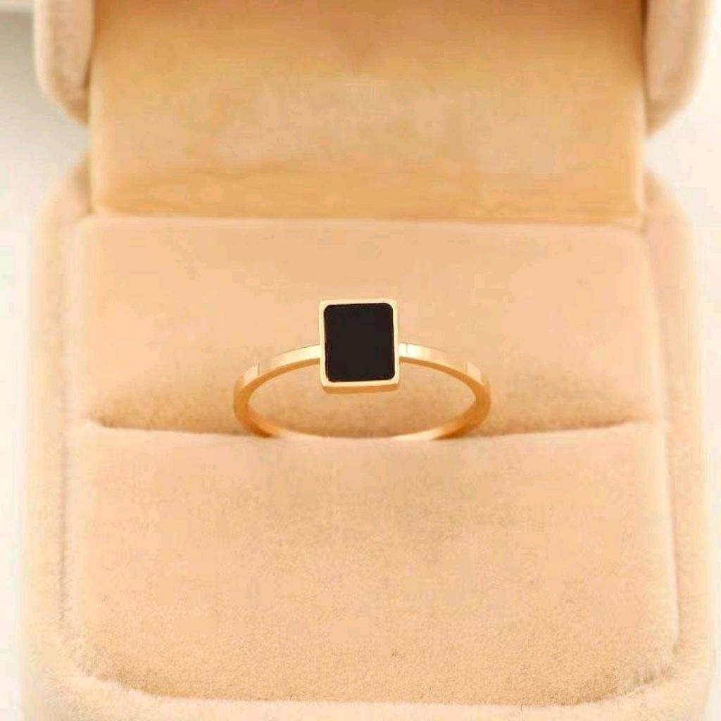 Cincin Wanita Elegan Titanium Emas Gold Rose Gold Batu Hitam Minimalis Kekinian