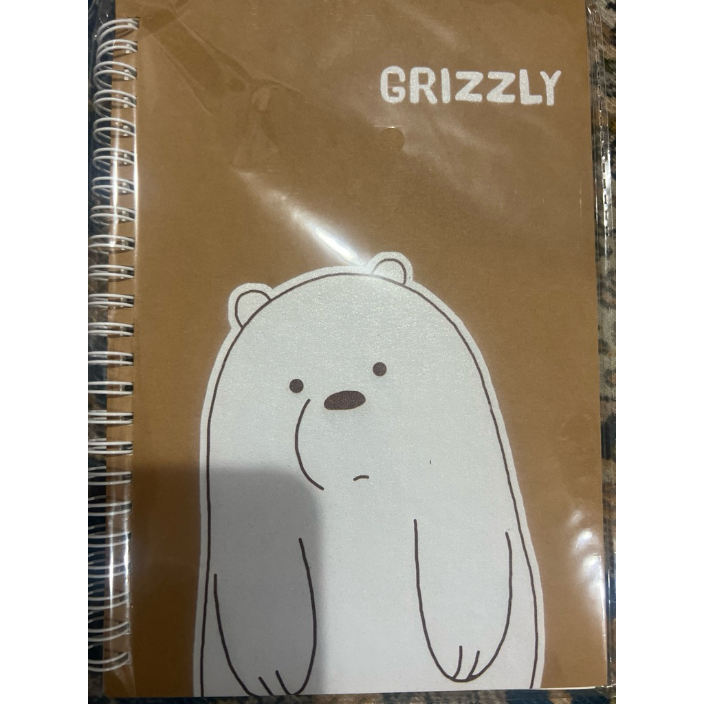 

Buku catatan spiral dengan cover karakter We Bare Bears A5 (Grizzly).