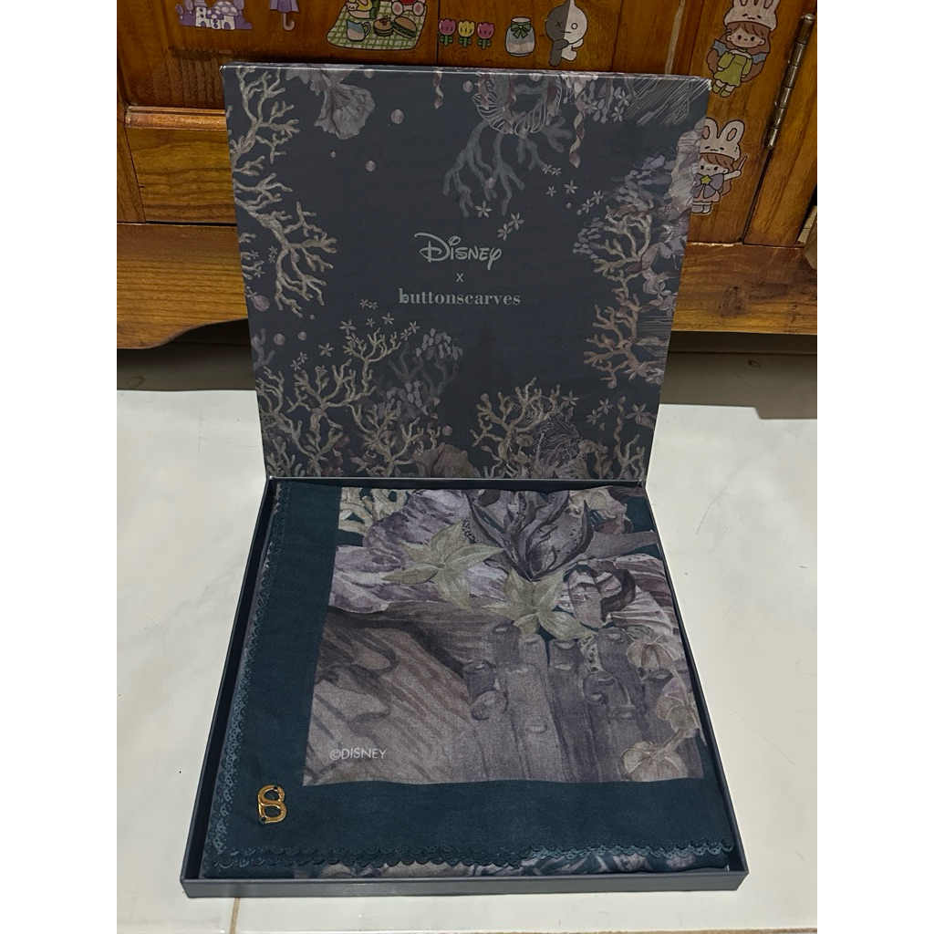 BS Preloved PL Box Buttonscarves