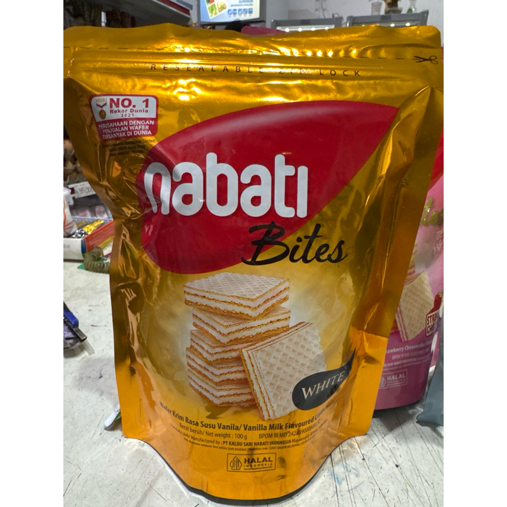 

Nabati wafer Bites Pouch White rasa susu vanilla 100 )