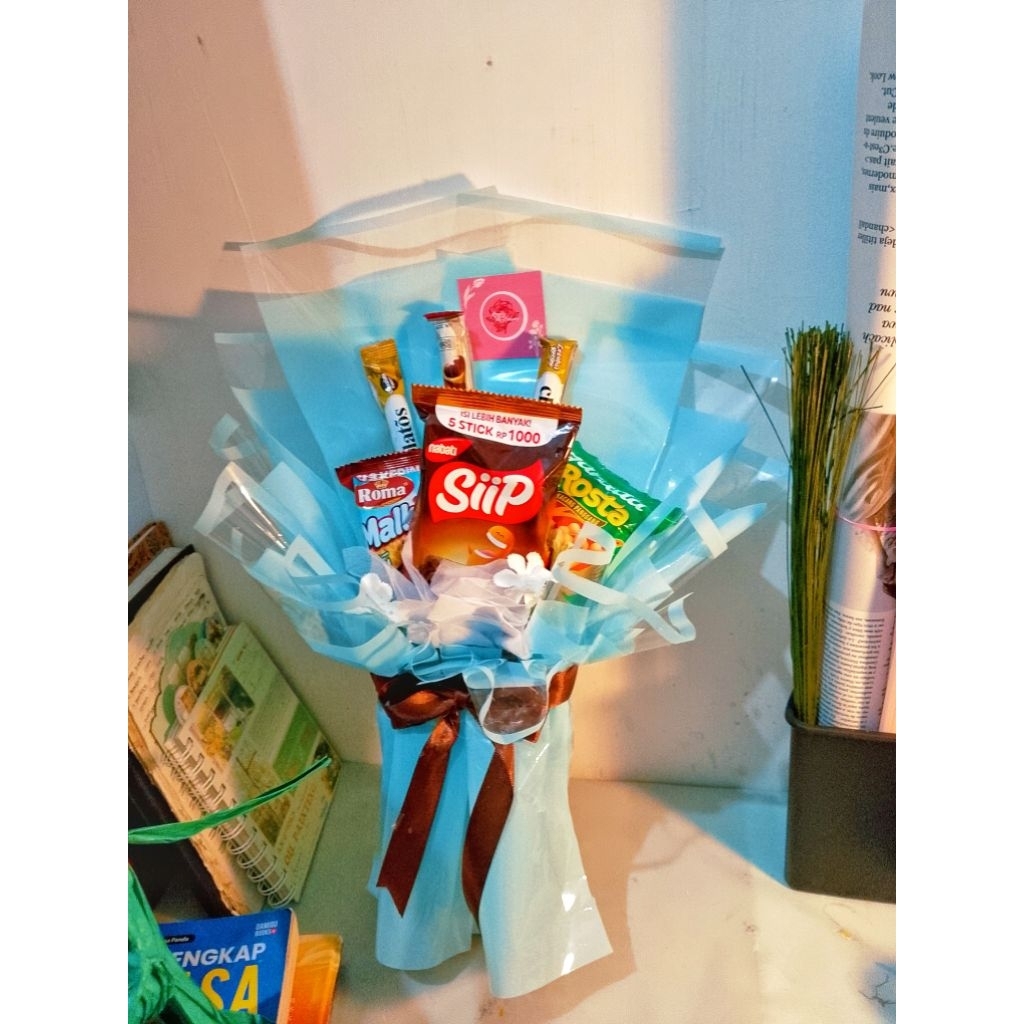 

Buket Snack Cantik Ukuran Sedang | Hadiah Ulang Tahun Unik dan Berkesan