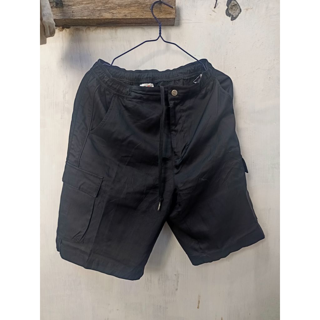 celana cargo pendek ellese size 30-31
