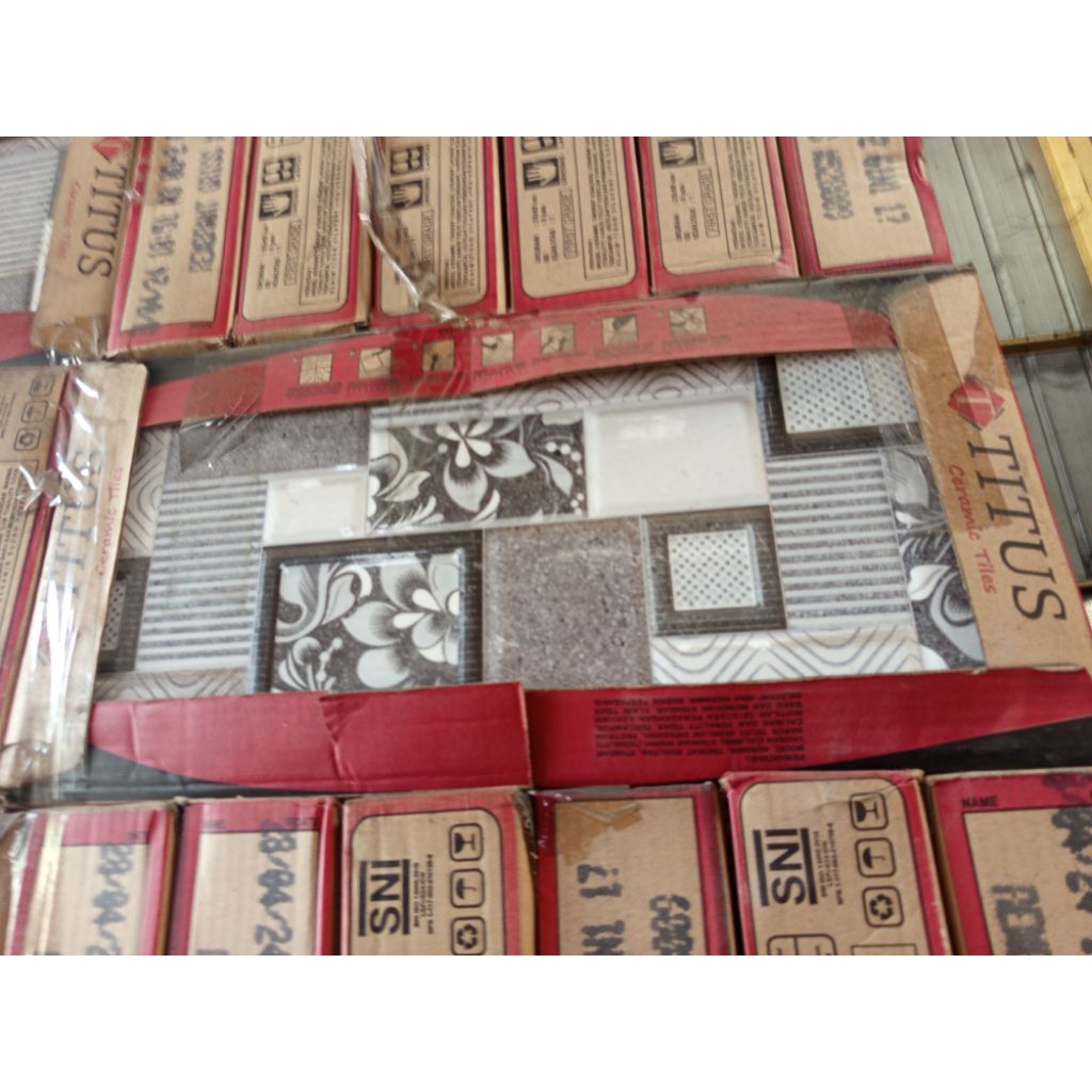 keramik dinding teras depan 25x50 matt brand concord titus