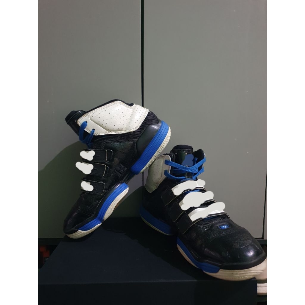 Sepatu Basket Second (Size 43)