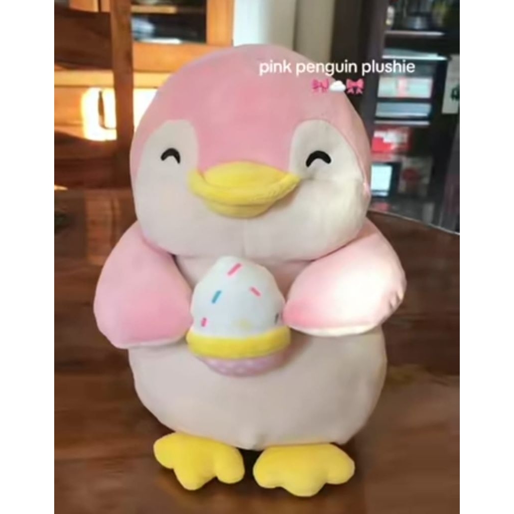 Boneka Pinguin Pink Bawa Kue Original Miniso