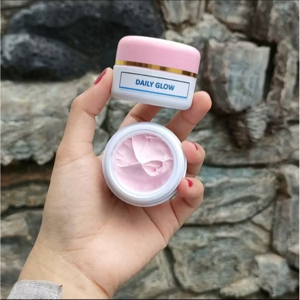DAILY GLOW SPF 50 PINK CREAM SIANG