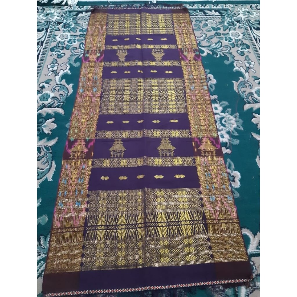 Uis Nipes  Karo Sutra Kopi Gosong Rumah Adat