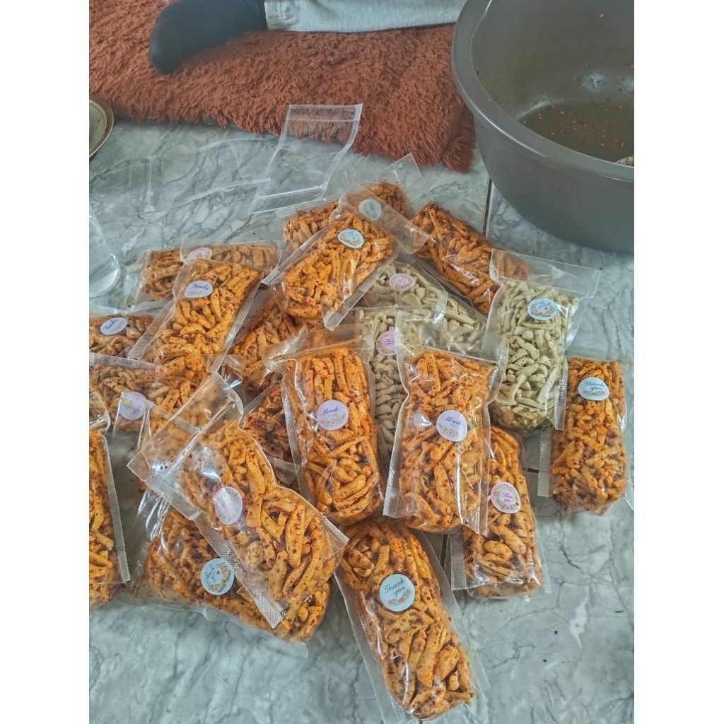 

Paket hemat 10 bungkus basreng pedas daun jeruk mix original