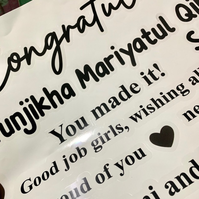 

Stiker Wisuda Transparan A3 Kisscut | Sticker Papan Akrilik | Sticker A3 Transparan