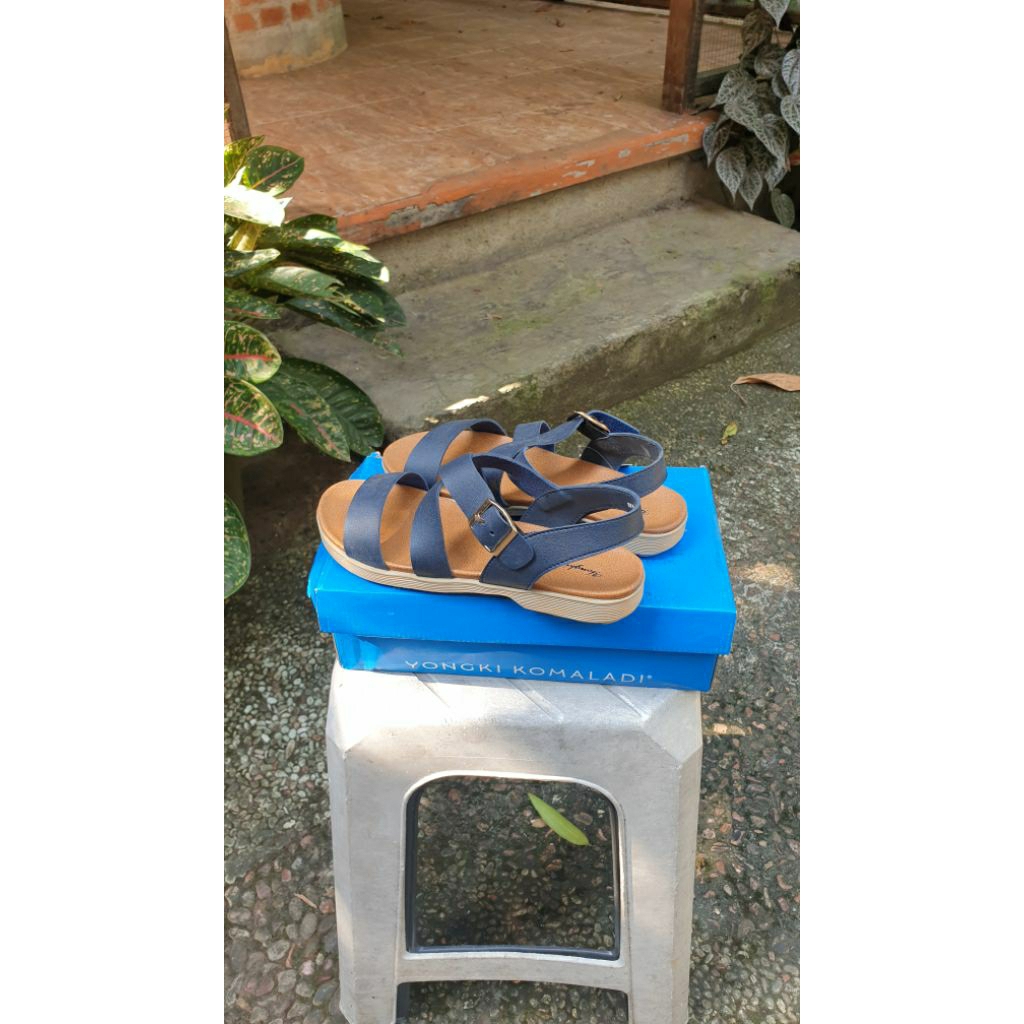 Sandal Wedges Yongki Komaladi Wanita