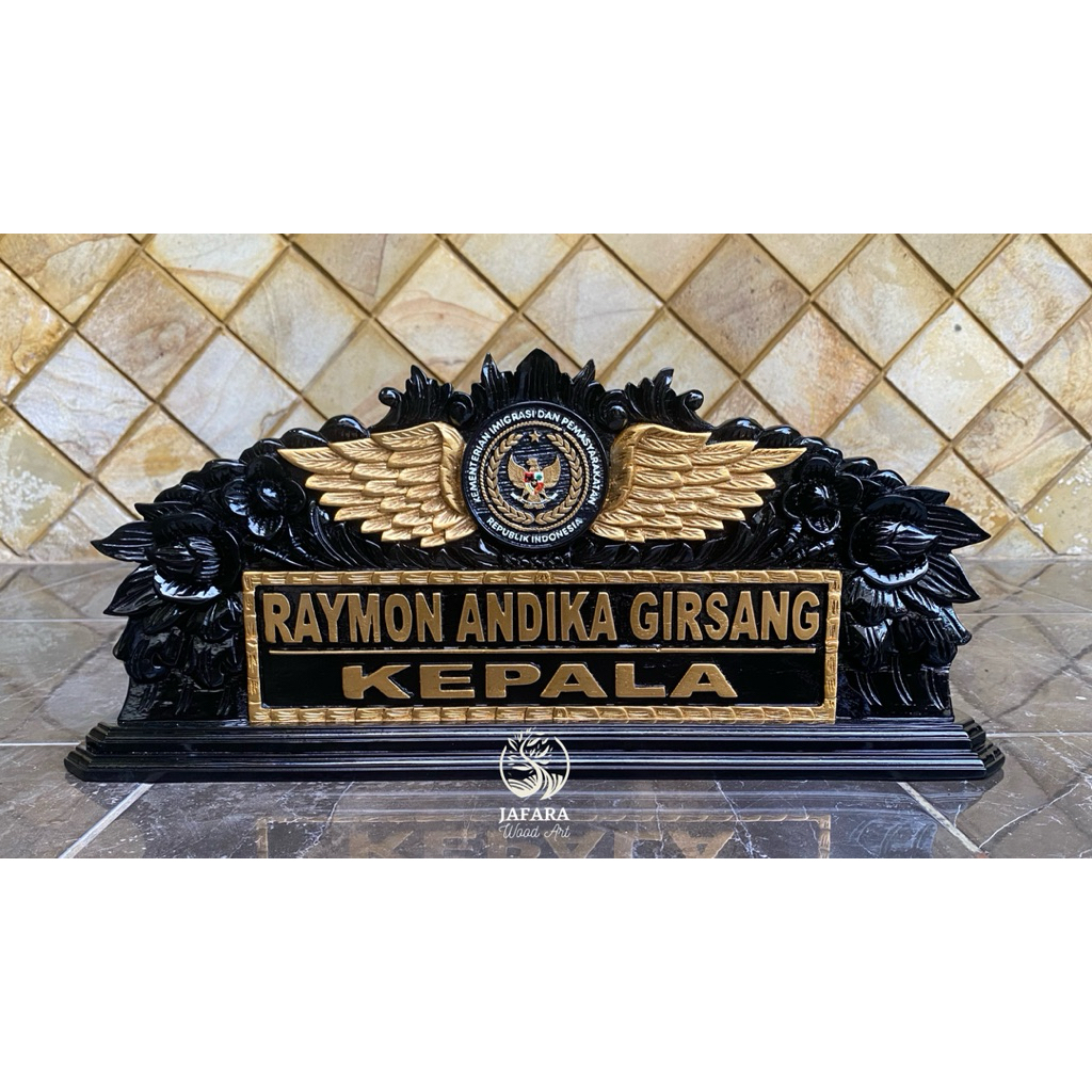 

Papan nama meja jabatan ukir kayu jati custom nama dan logo kemenimpas