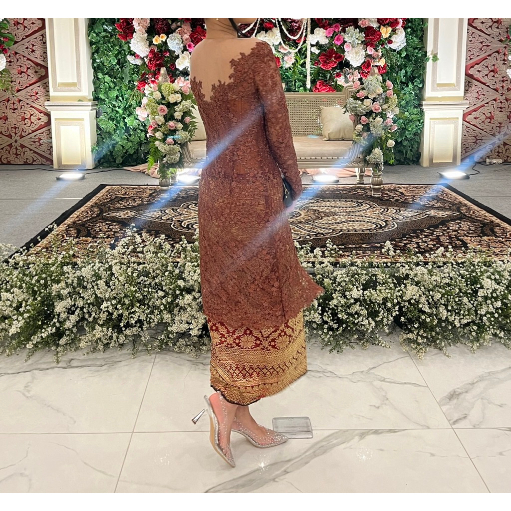 Kebaya Coklat