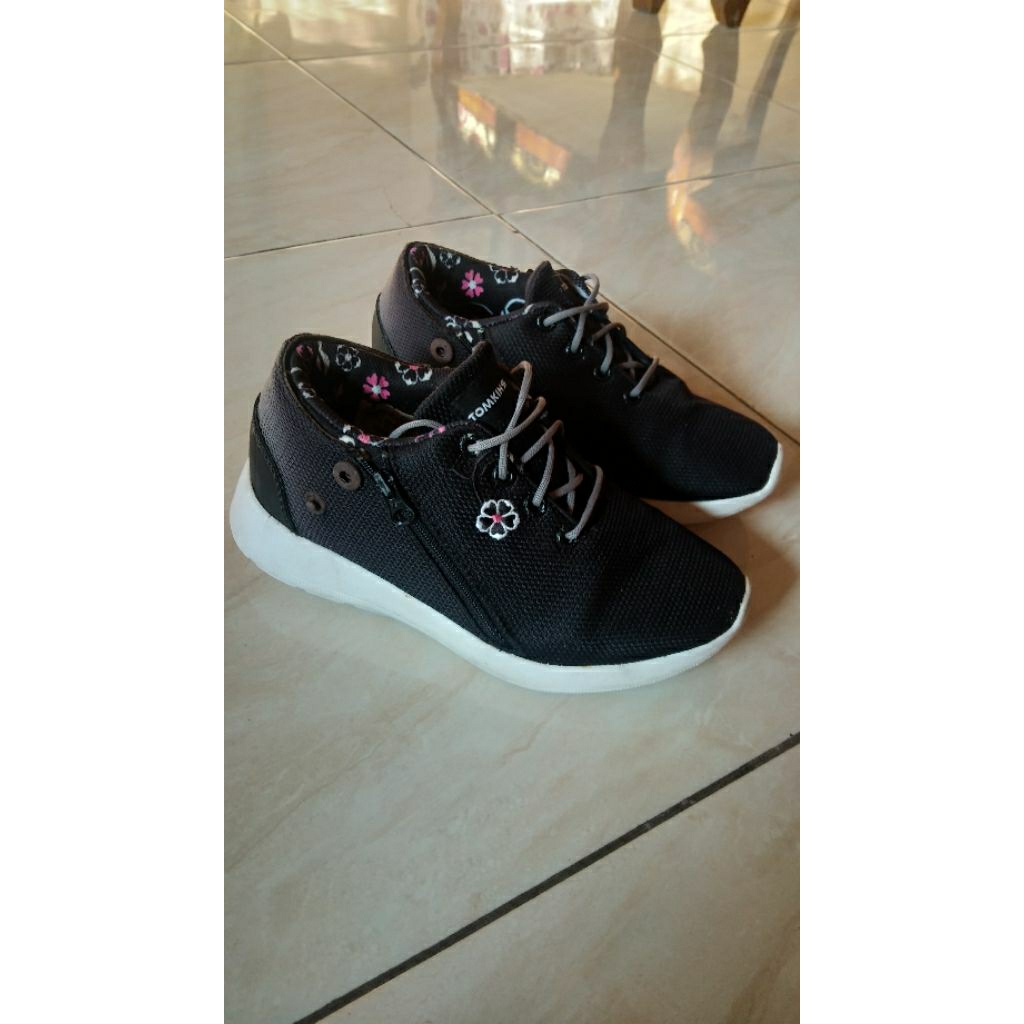 sepatu second tomkins