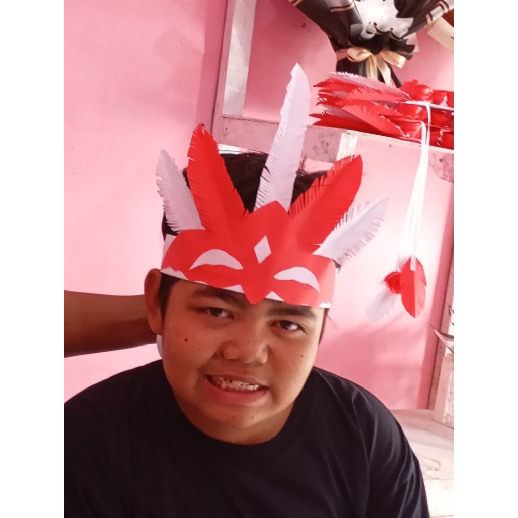 Mahkota karnaval merah putih