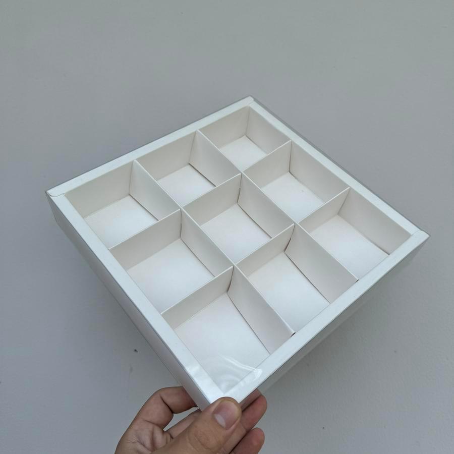 

Box Dus Warna Putih Dengan Mika Dan Partisi Isi 9 Untuk Egg Tart,FruitTart