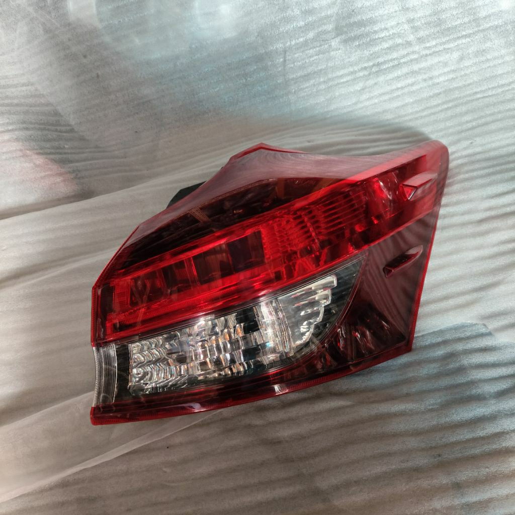 Stoplamp Lampu Belakang Mobil Toyota Yaris trd 2018 2019 2020 2021 original