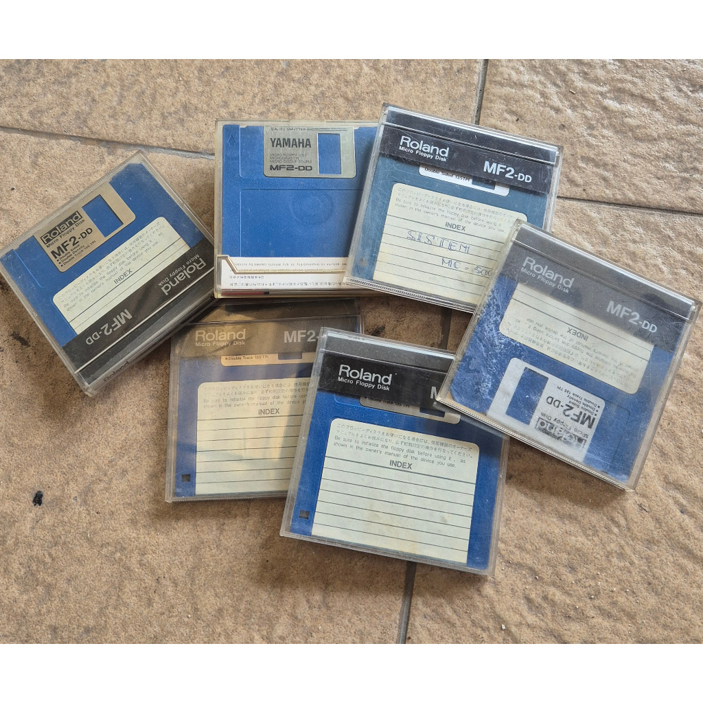 Floppy disk, disket bekas, merk yamaha, roland, barang jadul, rare item, unique, vintage, barang lan