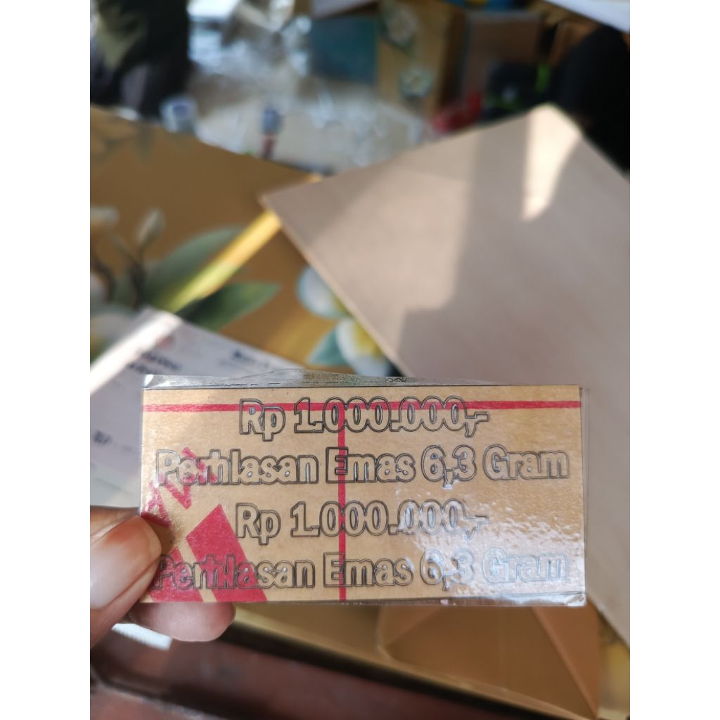 

cutting akrilik putih custom