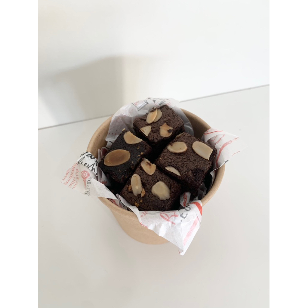 

BROWNIE BITES IN A PAPER CUP / MINI BITES / FUDGY BROWNIE
