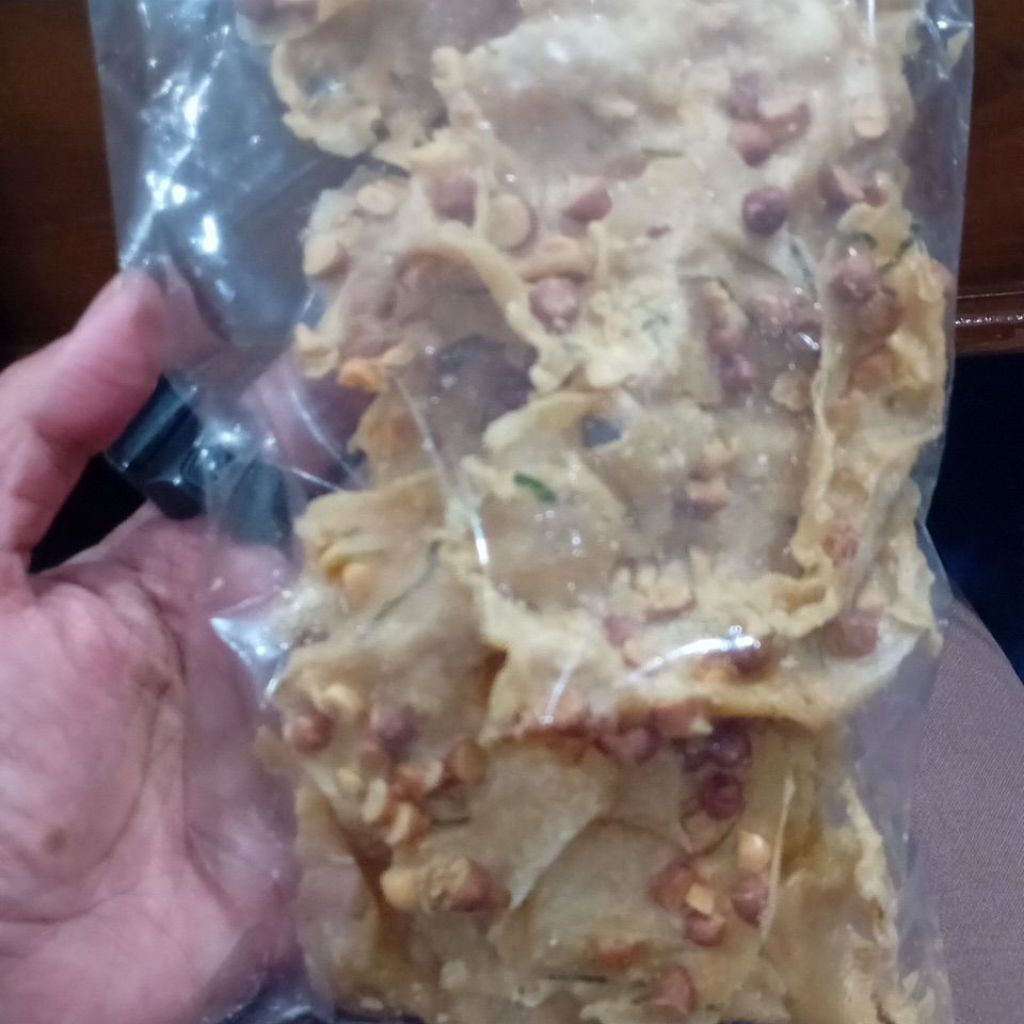 

Peyek Kacang Kulit Jeruk Mantul 200 gr