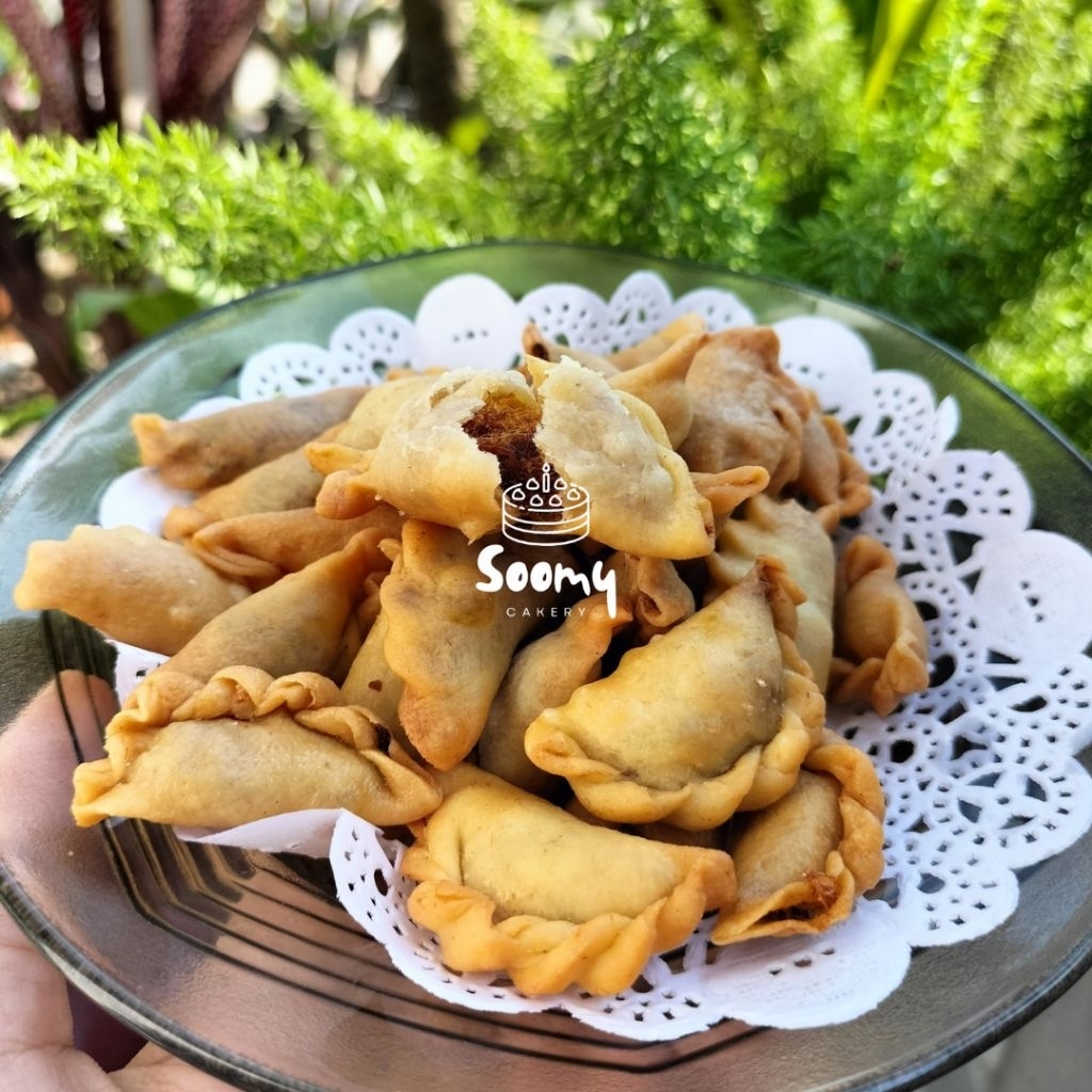 

Soomy Cakery - Kue Pastel Abon Sapi Kiloan Kualitas Super Home Made